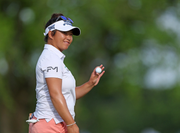LGPA Golfer in tournament 